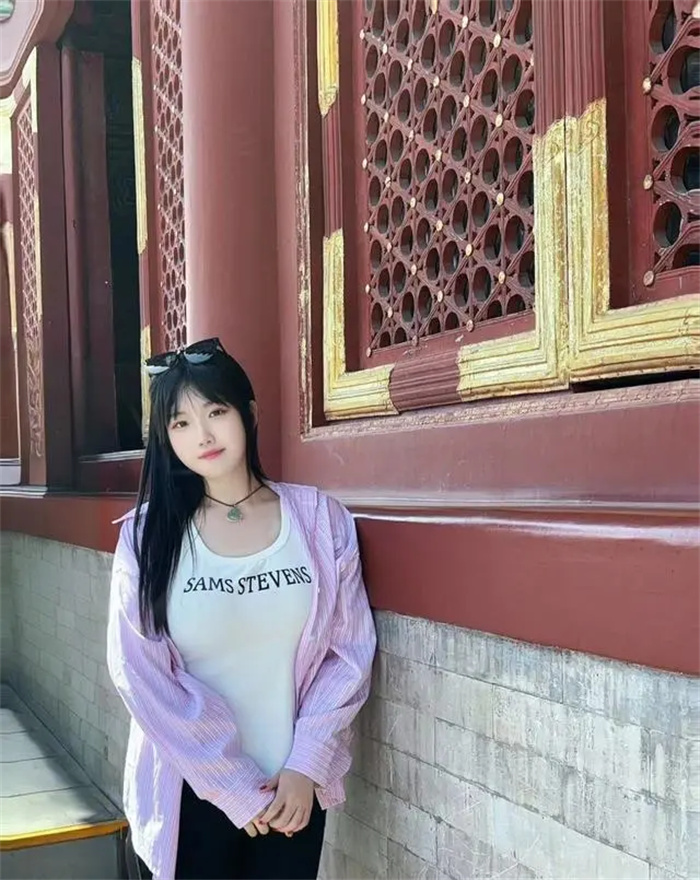 25岁女教师两年减重150斤激励学生：花费近10万，想让学生看到我的改变